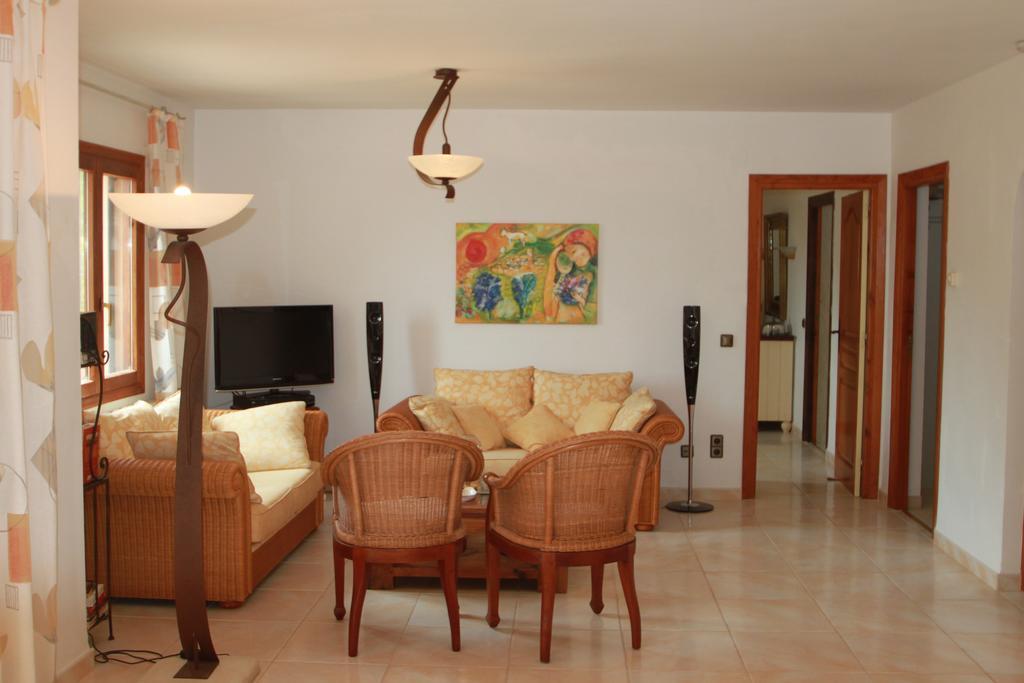Chrisuli - Well Furnished Villa With Panoramic Views In מוריירה חדר תמונה