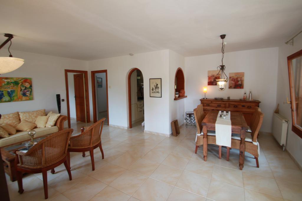 Chrisuli - Well Furnished Villa With Panoramic Views In מוריירה חדר תמונה